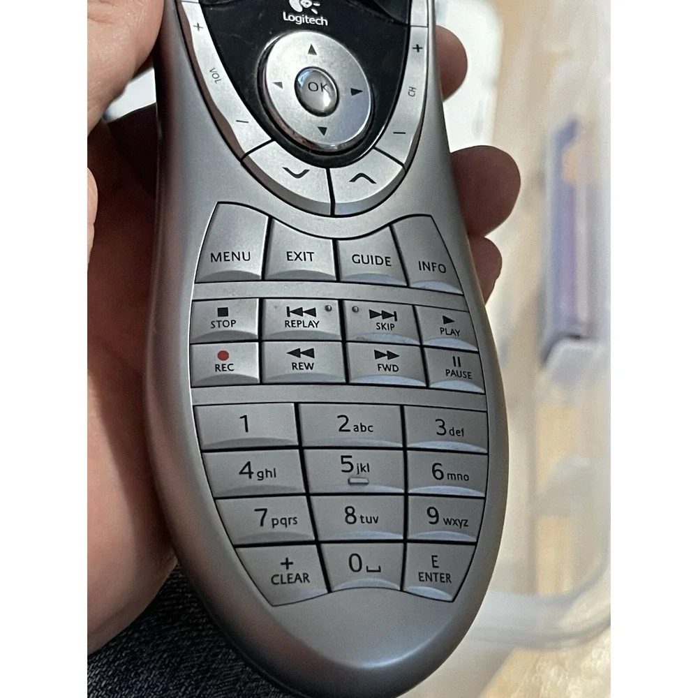 LOGITECH Harmony LCD Advanced Remote Control (needs Battery)